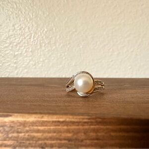 Elegant Silver Pearl Ring